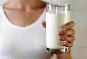Как принимать молоко и соду от кашля