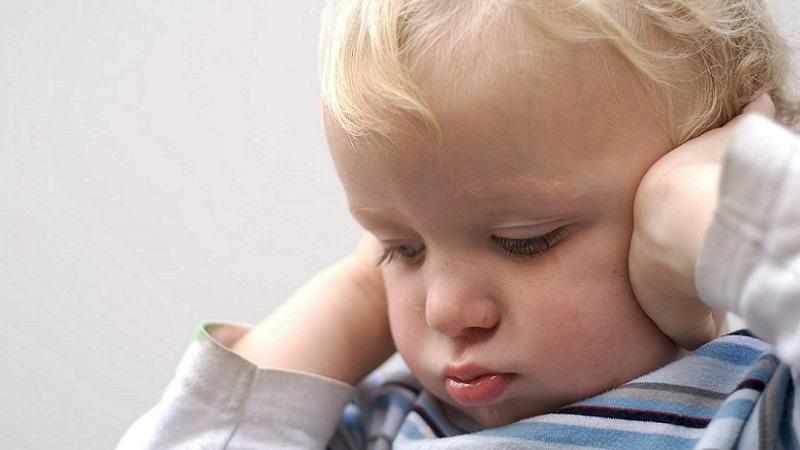 Болит ухо у ребенка 3 года