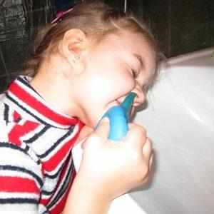 как промывать нос диоксидином взрослому и ребенку