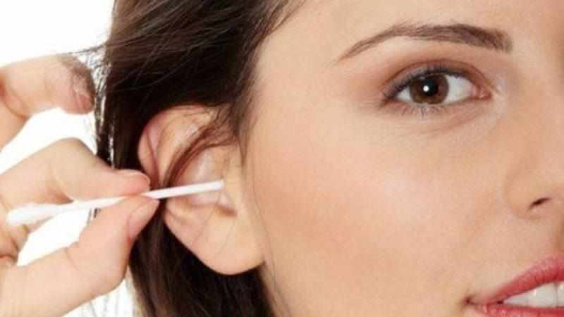 как правильно чистить ухо человека