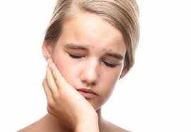 Почему болит челюсть возле уха и как это вылечить?