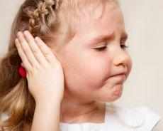 Что делать если болит ухо у ребенка, но без температуры.