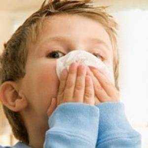 Что делать, если ребенок чихает и сопли