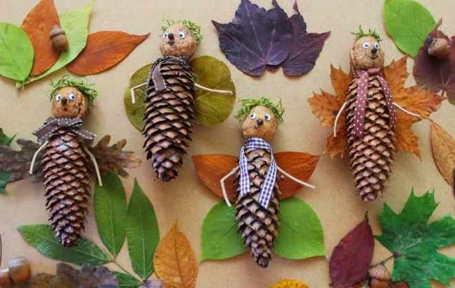 Бабочки из листьев и шишек
