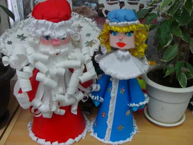 Дед Мороз и Снегурочка из конусов